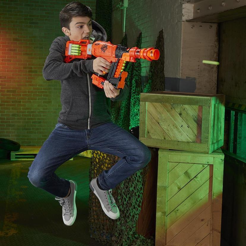 Nailbiter: بلاستر Zoom &amp; Doom Nerf Zombie Strike Toy مع خزنة تحديد الأسهم، والدبشك، والماسورة، و16 من دارتس Zombie Strike Elite الرسمية – للأطفال، والمراهقين، والبالغين product image 1