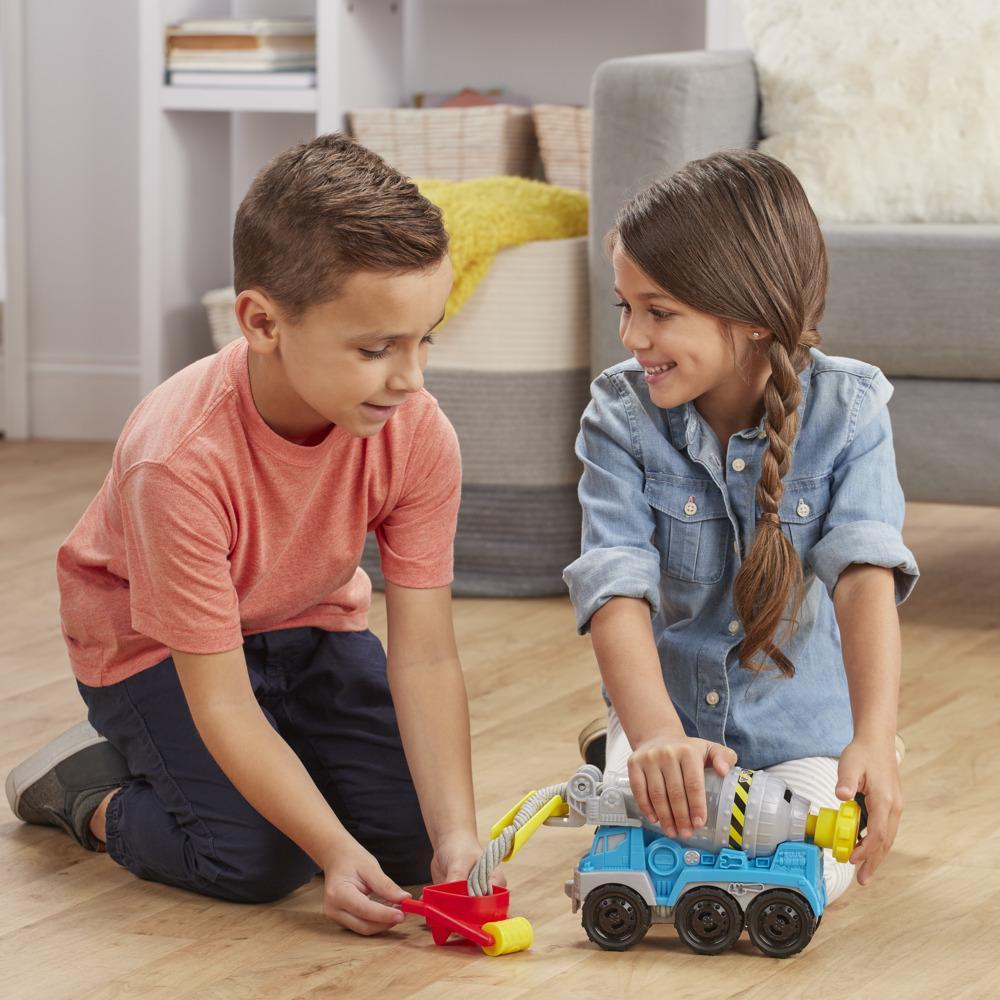 Play-Doh Wheels Cement Truck Toy with 4 Non-Toxic Play-Doh Colors product thumbnail 1