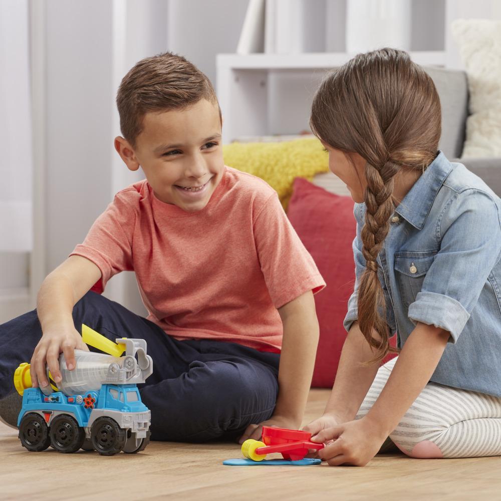 Play-Doh Wheels Cement Truck Toy with 4 Non-Toxic Play-Doh Colors product thumbnail 1