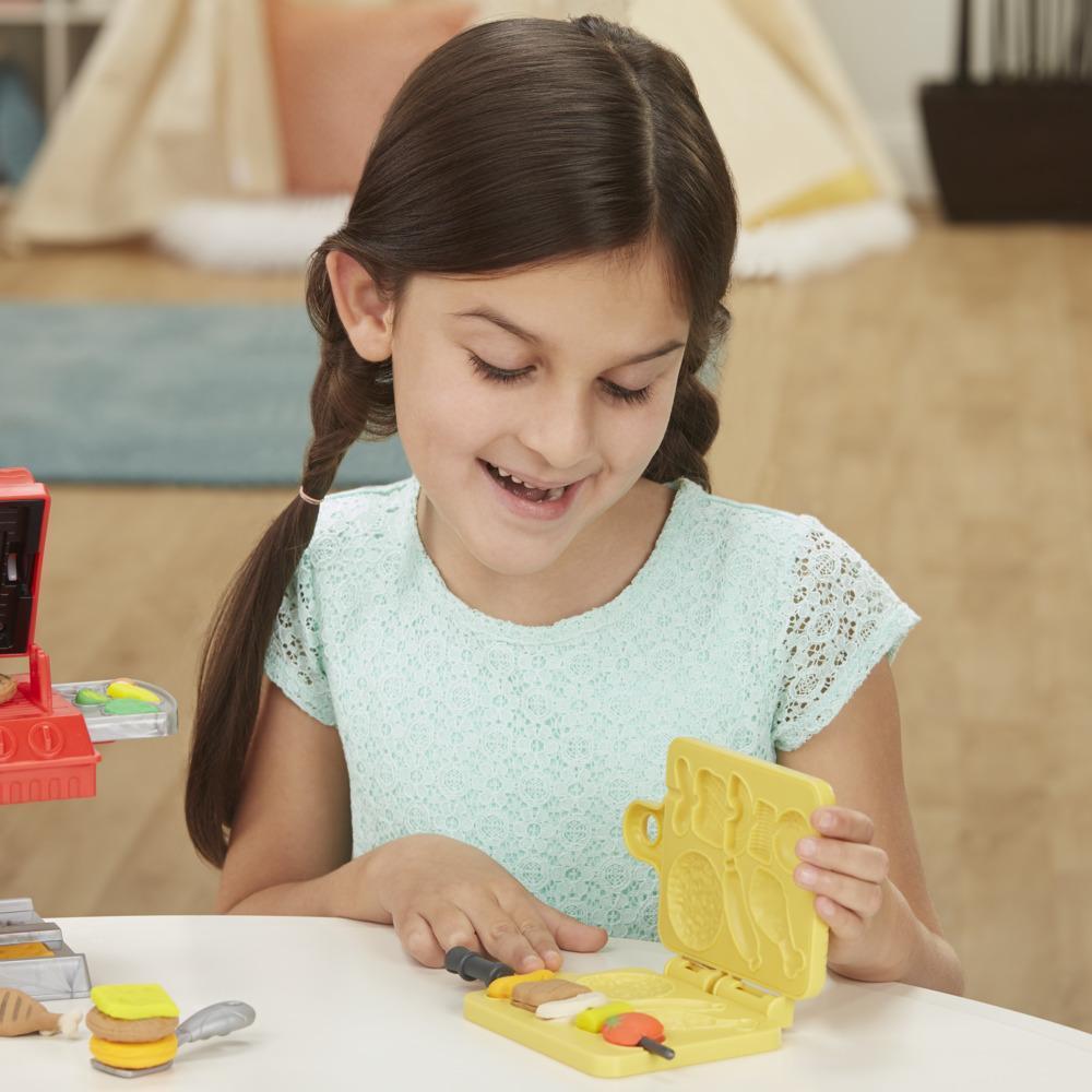 Play-Doh Kitchen Creations Grill 'n Stamp Playset for Kids 3 Years and Up with 6 Non-Toxic Colors product thumbnail 1