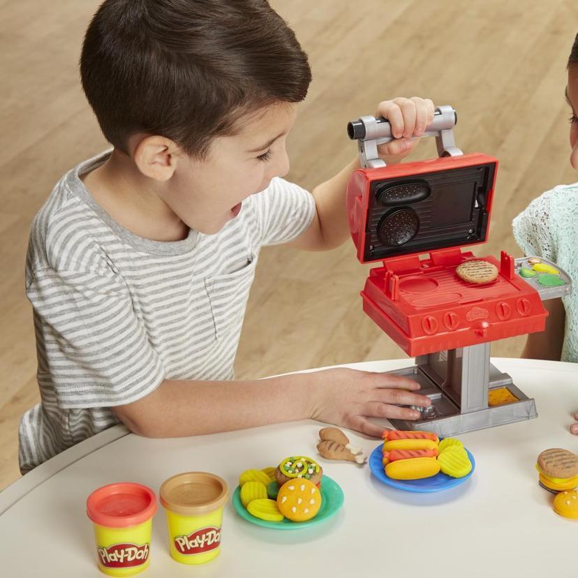 Play-Doh Kitchen Creations Grill 'n Stamp Playset for Kids 3 Years and Up with 6 Non-Toxic Colors product image 1