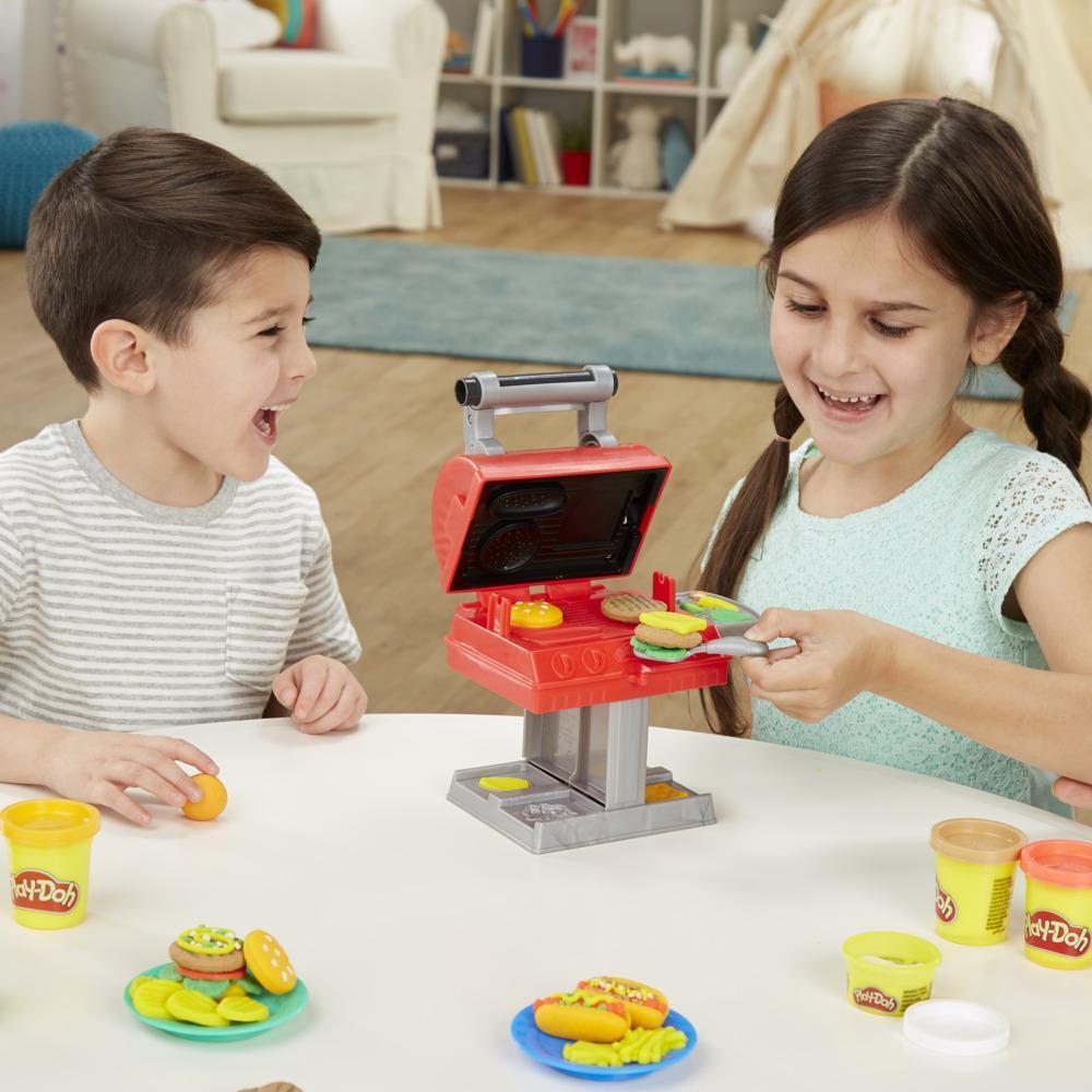 Play-Doh Kitchen Creations Grill 'n Stamp Playset for Kids 3 Years and Up with 6 Non-Toxic Colors product thumbnail 1