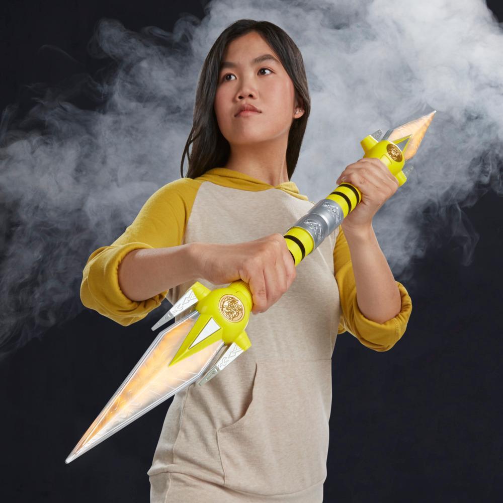Power Rangers Lightning Collection Mighty Morphin Yellow Ranger Power Daggers Roleplay product thumbnail 1