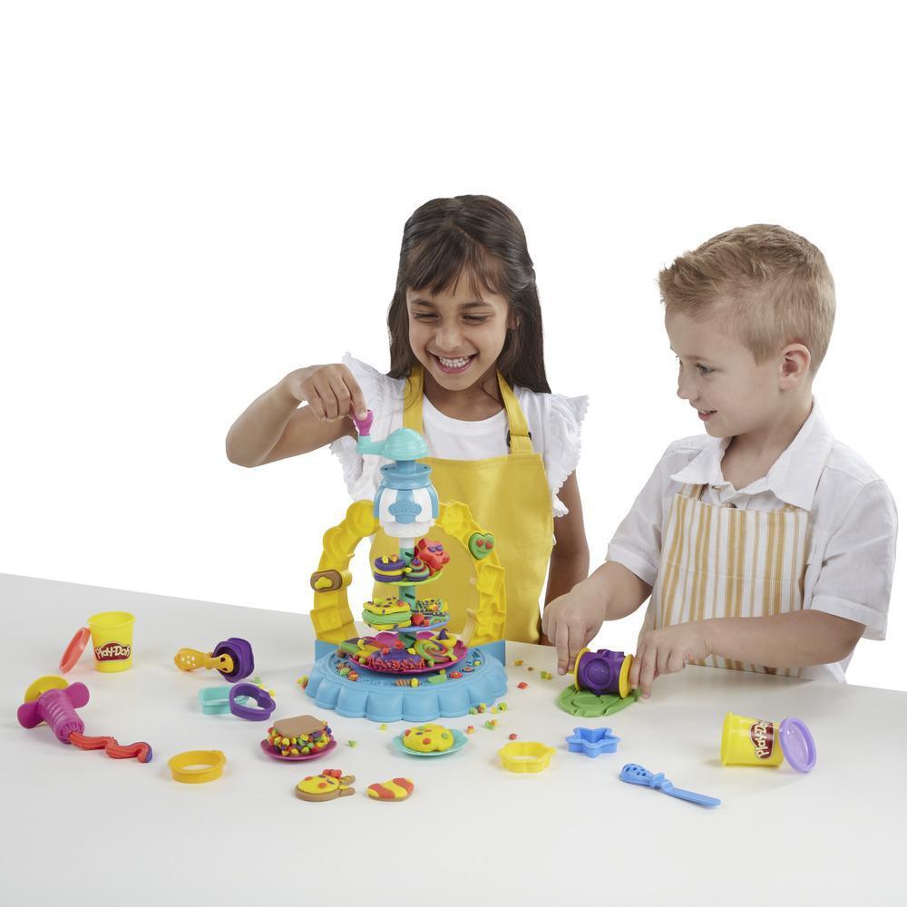 Play-Doh Kitchen Creations Sprinkle Cookie Surprise Play Food Set with 5 Non-Toxic Play-Doh Colors product thumbnail 1