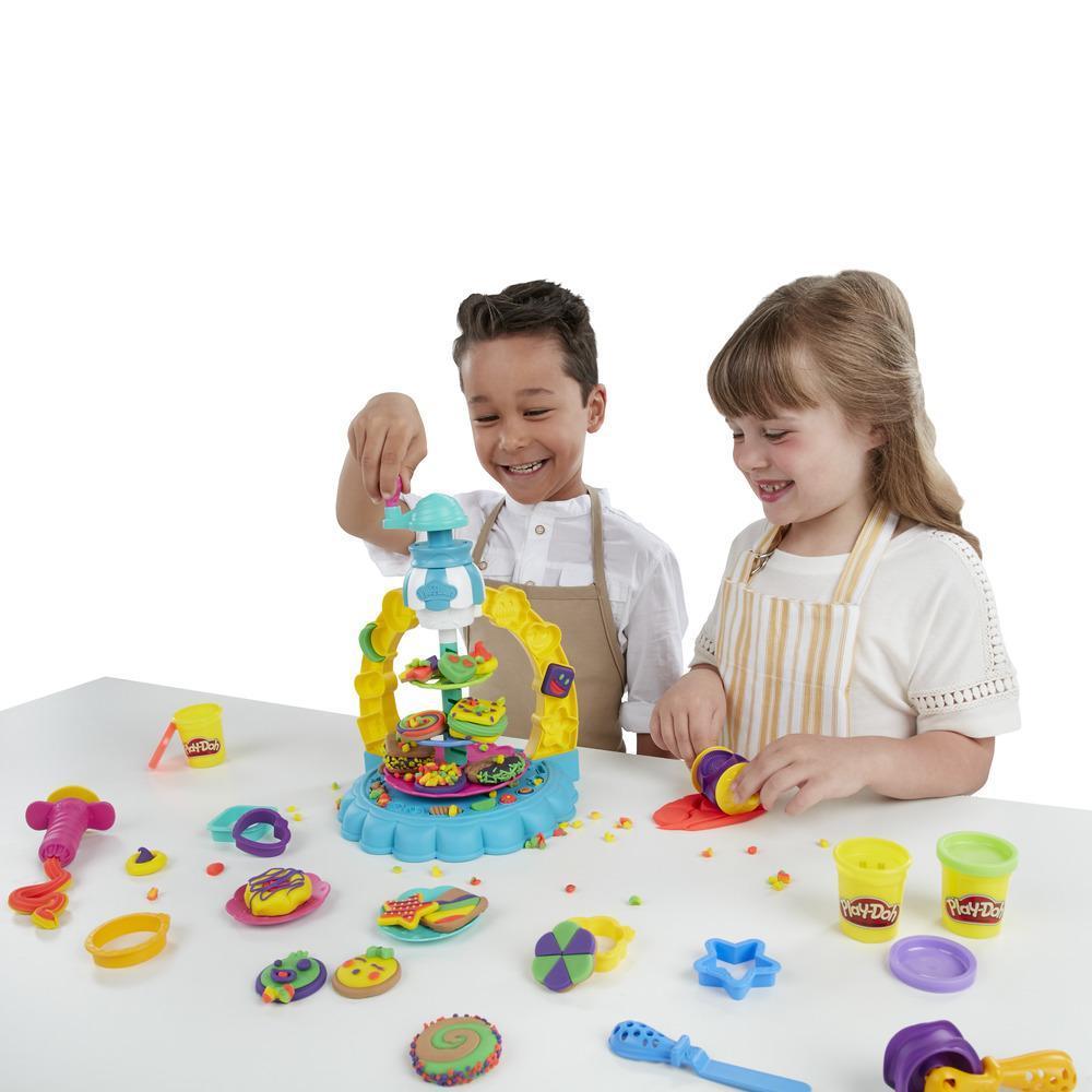 Play-Doh Kitchen Creations Sprinkle Cookie Surprise Play Food Set with 5 Non-Toxic Play-Doh Colors product thumbnail 1