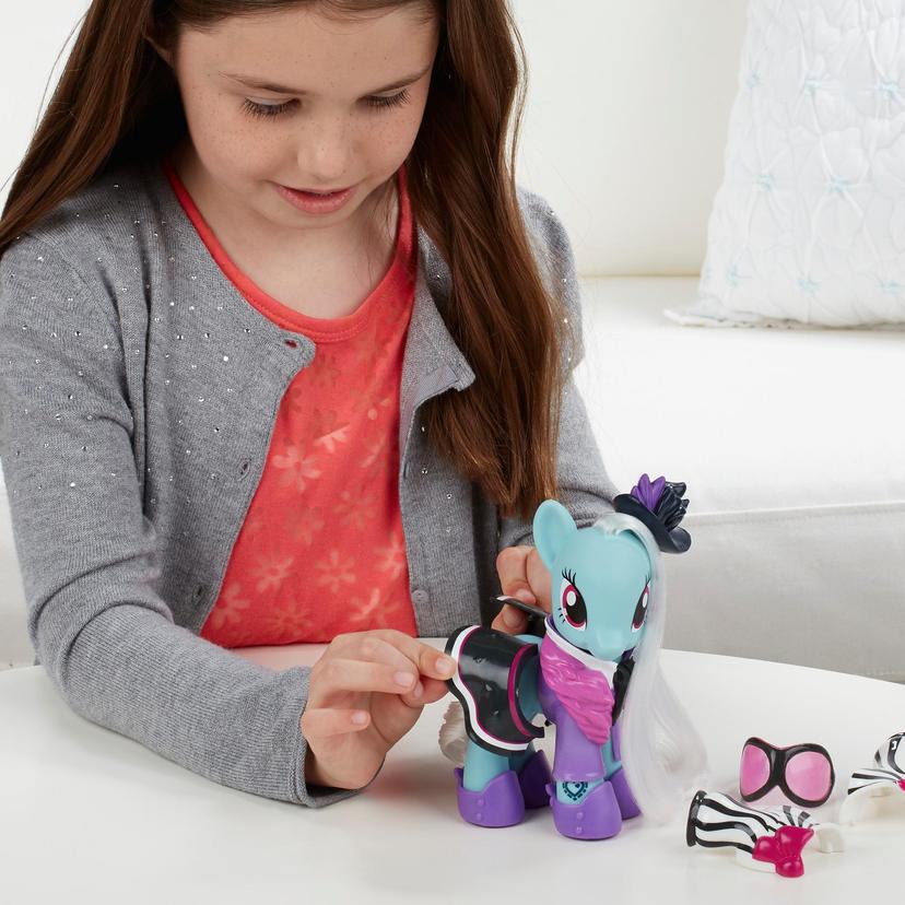 My Little Pony Explore Equestria 6-inch Fashion Style Set Photo Finish product image 1