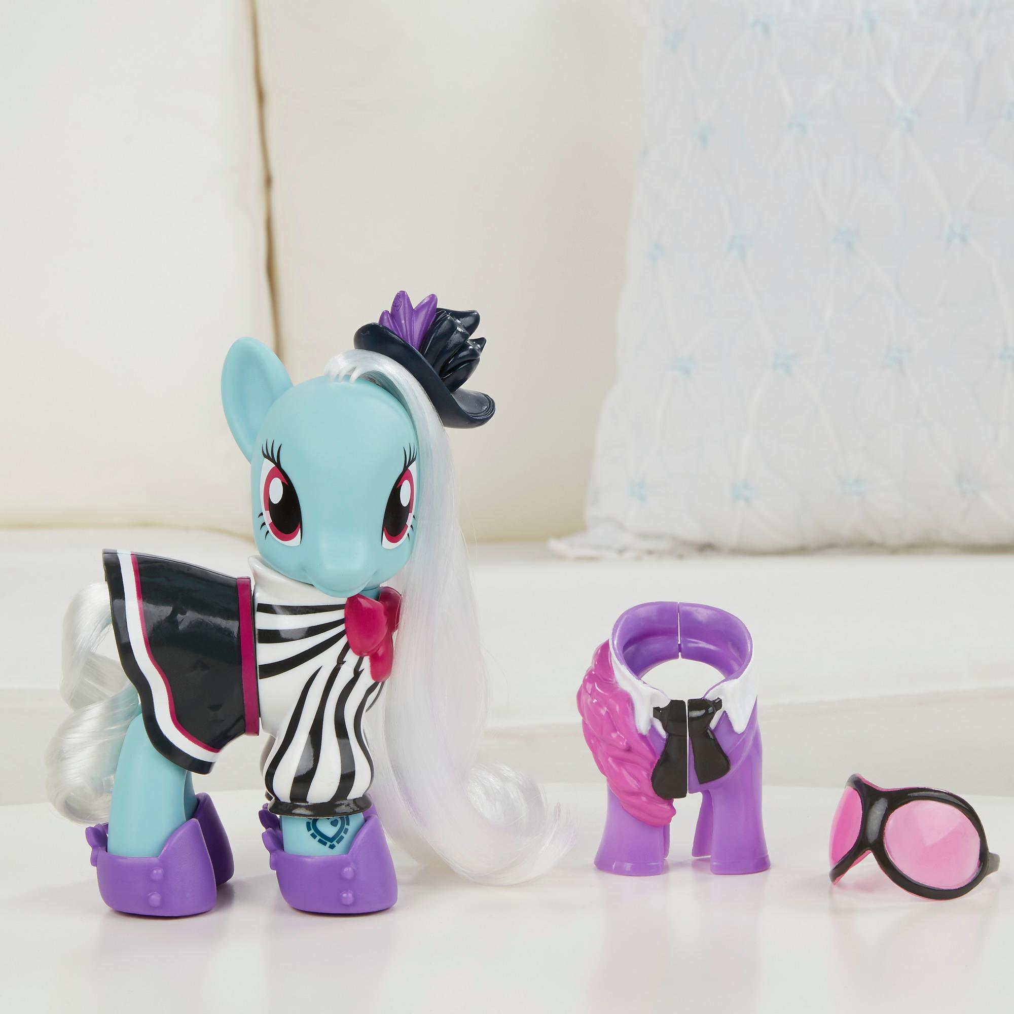 My Little Pony Explore Equestria 6-inch Fashion Style Set Photo Finish product thumbnail 1