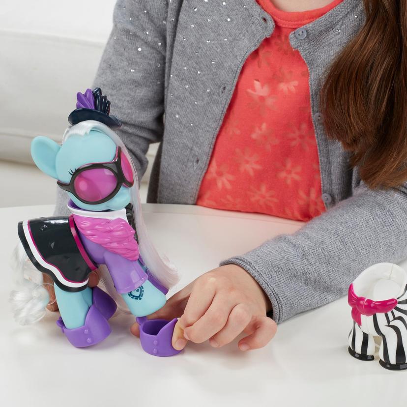 My Little Pony Explore Equestria 6-inch Fashion Style Set Photo Finish product image 1