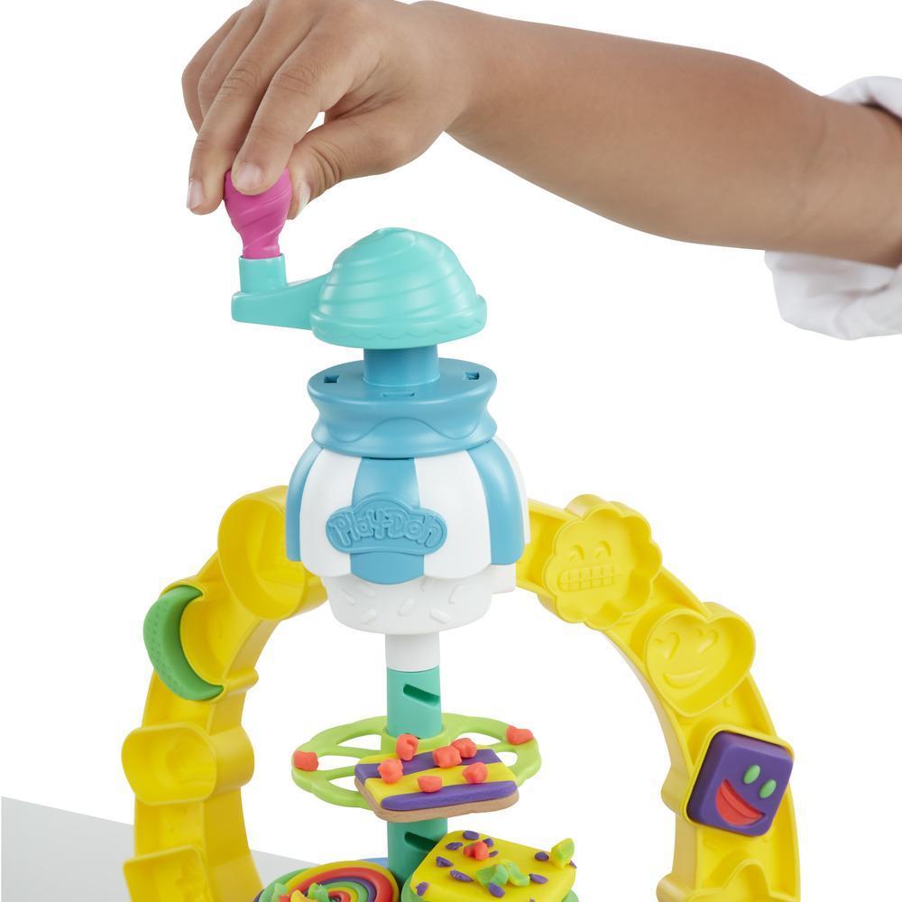 Play-Doh Kitchen Creations Sprinkle Cookie Surprise Play Food Set with 5 Non-Toxic Play-Doh Colors product thumbnail 1