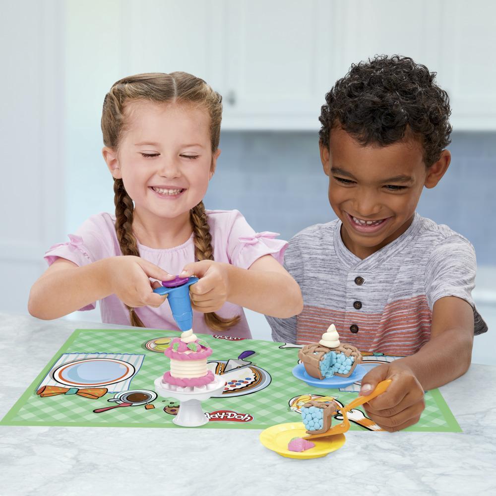 Play-Doh Kitchen Creations Sweet Cakes Playset for Kids 3 Years and Up with 8 Colors, Playmat, Over 15 Tools product thumbnail 1