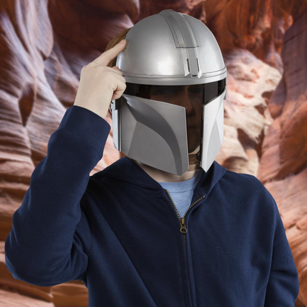 Star Wars Toys The Mandalorian Electronic Mask, The Mandalorian Costume Accessory with Phrases and SFX, Ages 5 and Up product thumbnail 1