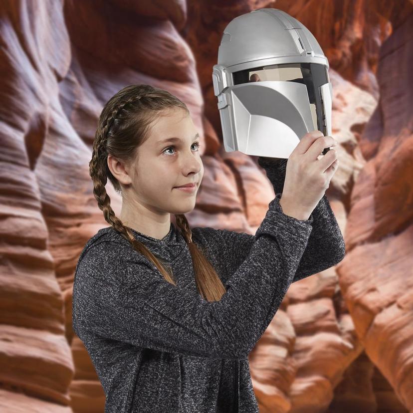 Star Wars Toys The Mandalorian Electronic Mask, The Mandalorian Costume Accessory with Phrases and SFX, Ages 5 and Up product image 1