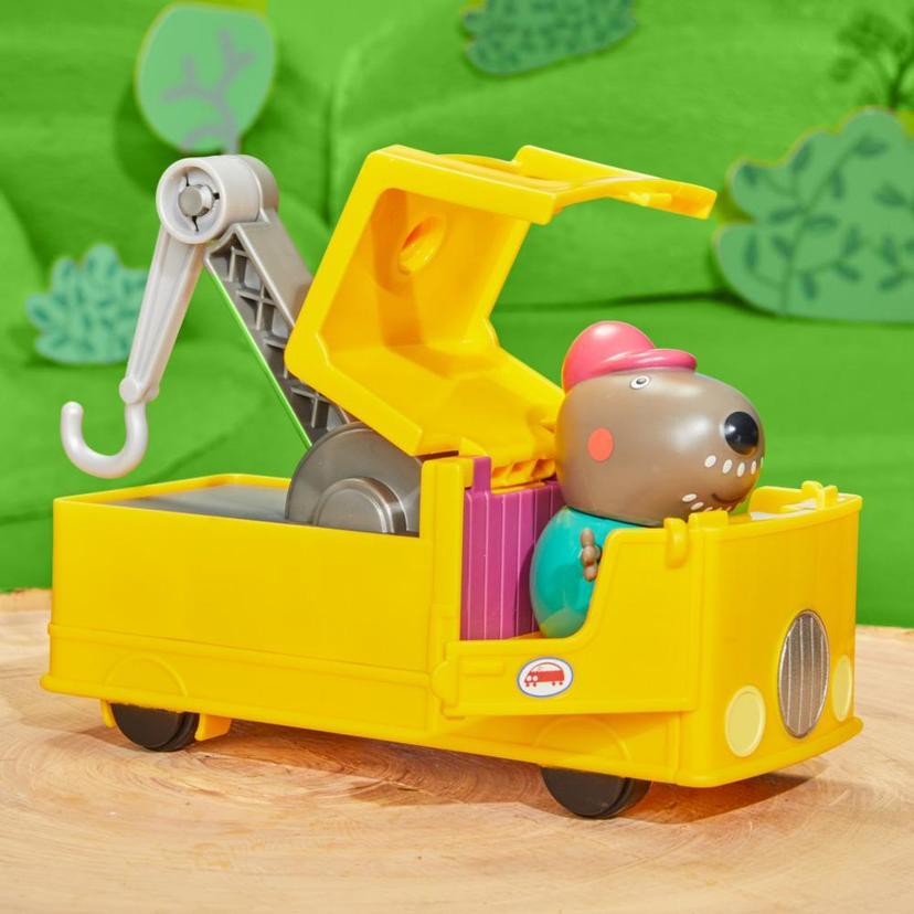 Peppa Pig Toys Granddad Dog's Tow Truck Set with Figure, Preschool Toys for Ages 3+ product image 1