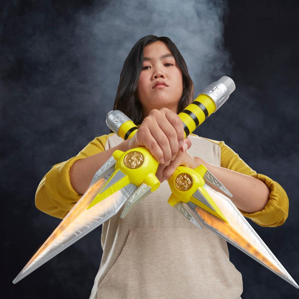 Power Rangers Lightning Collection Mighty Morphin Yellow Ranger Power Daggers Roleplay product thumbnail 1