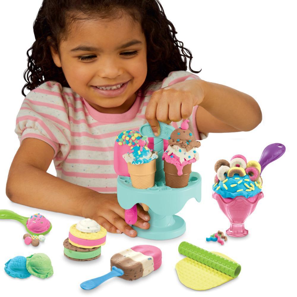 Play-Doh Ice Cream Carousel Playset with 6 Cans product thumbnail 1