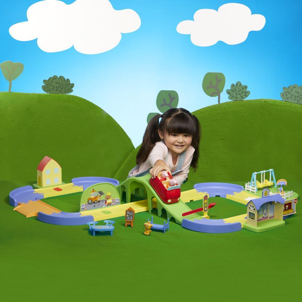 Peppa Pig All Around Peppa’s Town Set with Adjustable Track; Includes Vehicle and 1 Figure; 35+ Sounds; Ages 3 and Up product thumbnail 1