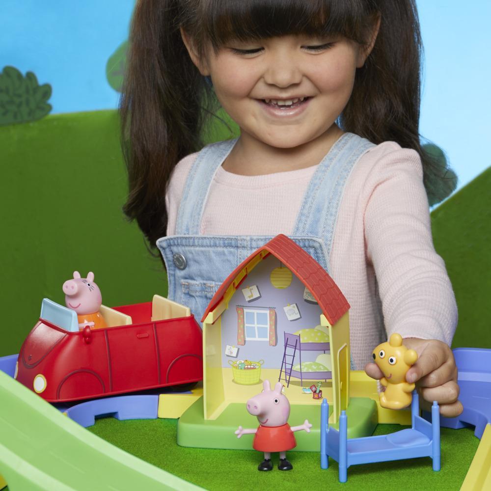 Peppa Pig All Around Peppa’s Town Set with Adjustable Track; Includes Vehicle and 1 Figure; 35+ Sounds; Ages 3 and Up product thumbnail 1