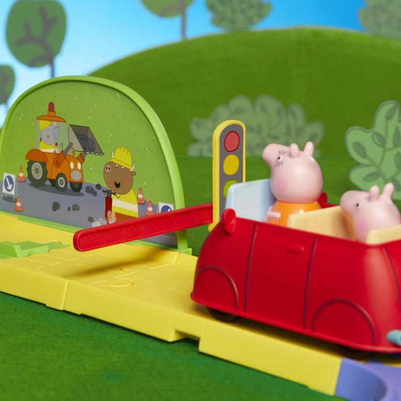 Peppa Pig - De Viaje con Peppa - Set de 15 Piezas - Incluye 12 Figuras y 3  vehículos - A Partir de 3 años, Multicolored : : Juguetes y  Juegos