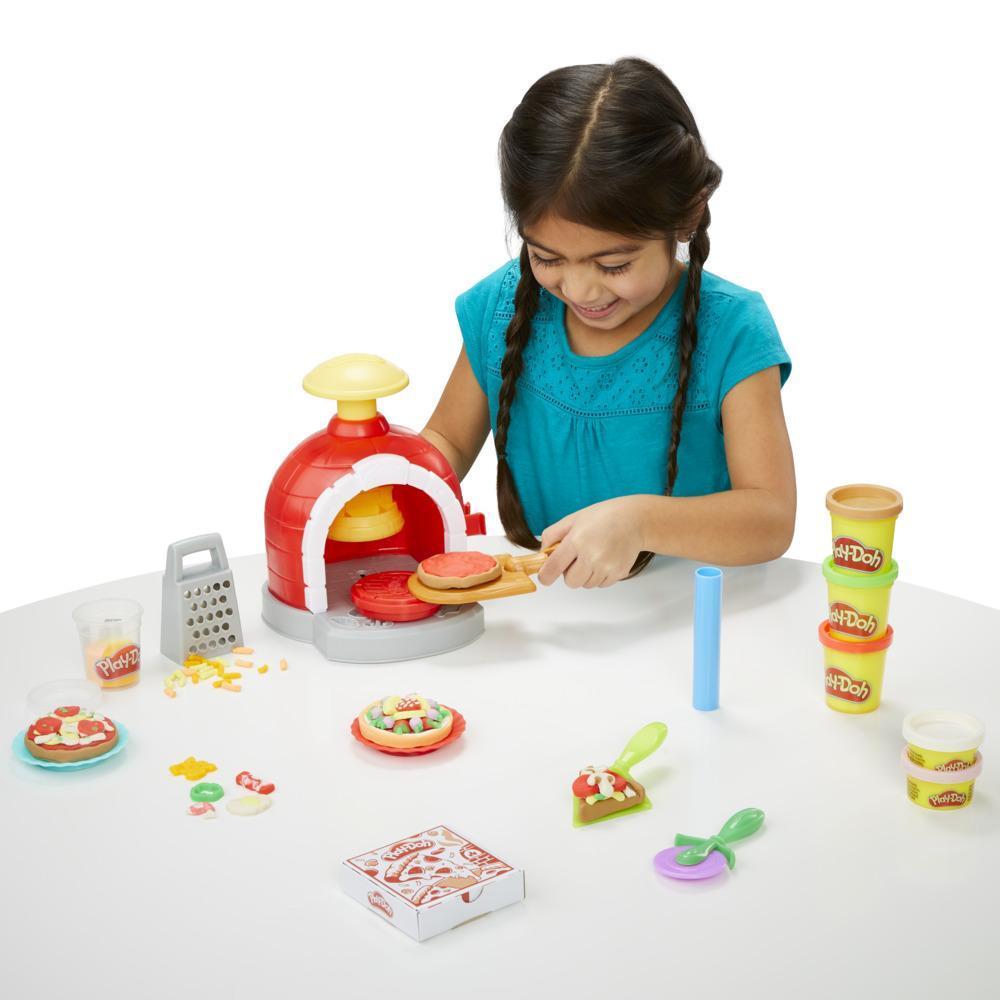 Play-Doh Kitchen Creations, coffret Four à pizza avec 6 pots de pâte à modeler et 8 accessoires product thumbnail 1