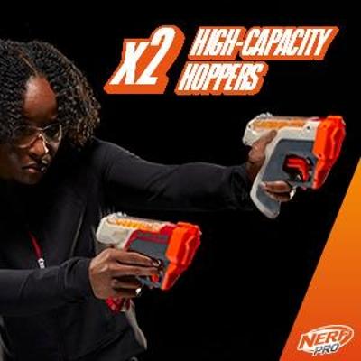 Nerf Pro Gelfire Dual Wield Pack, 2 blasters, 5 000 billes Gelfire, 2 chargeurs-trémie 100 billes intégrés, 2 lunettes product image 1