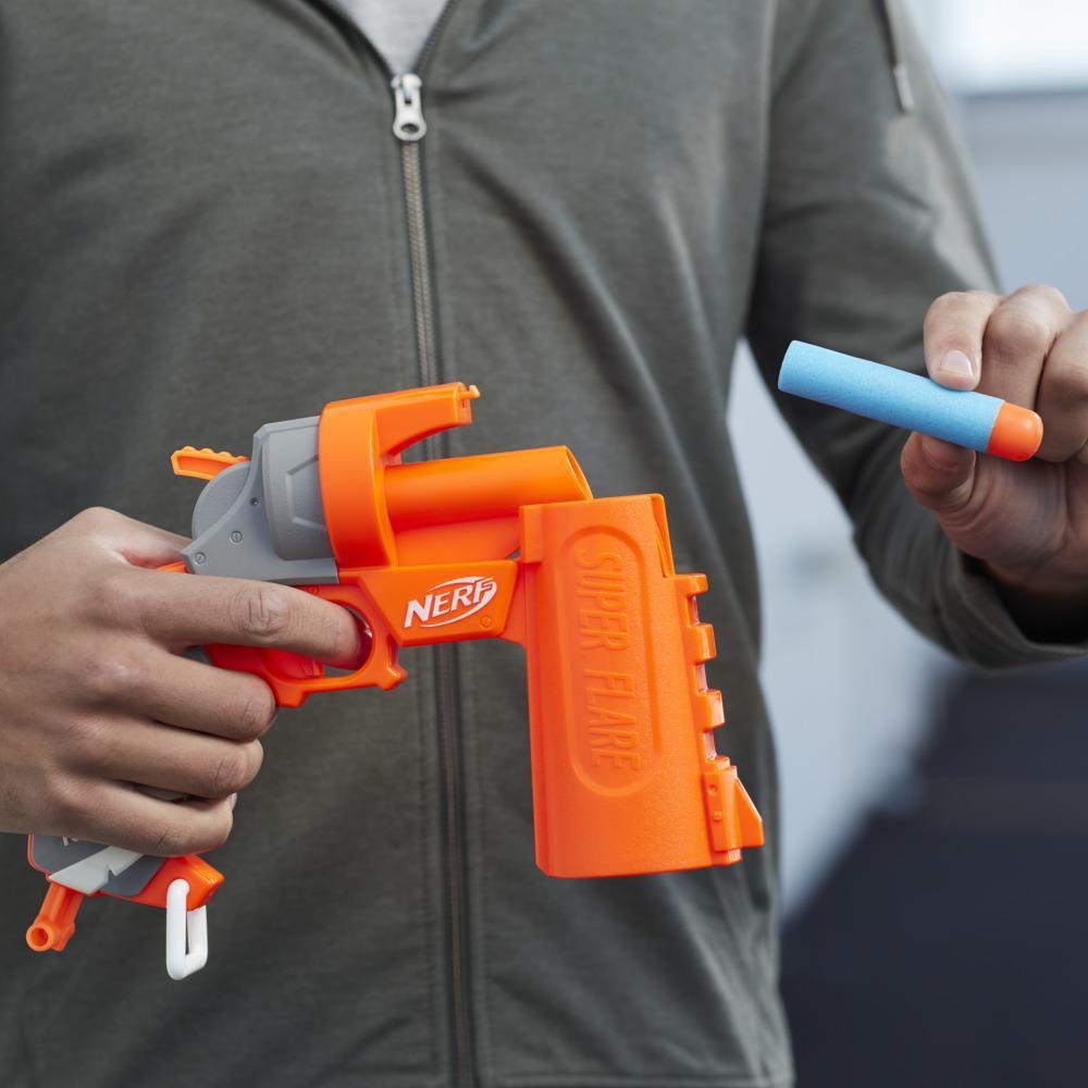 Nerf Fortnite, blaster à fléchette Flare, s'ouvre pour charger, inclut 3 fléchettes Nerf Mega qui sifflent en volant product thumbnail 1