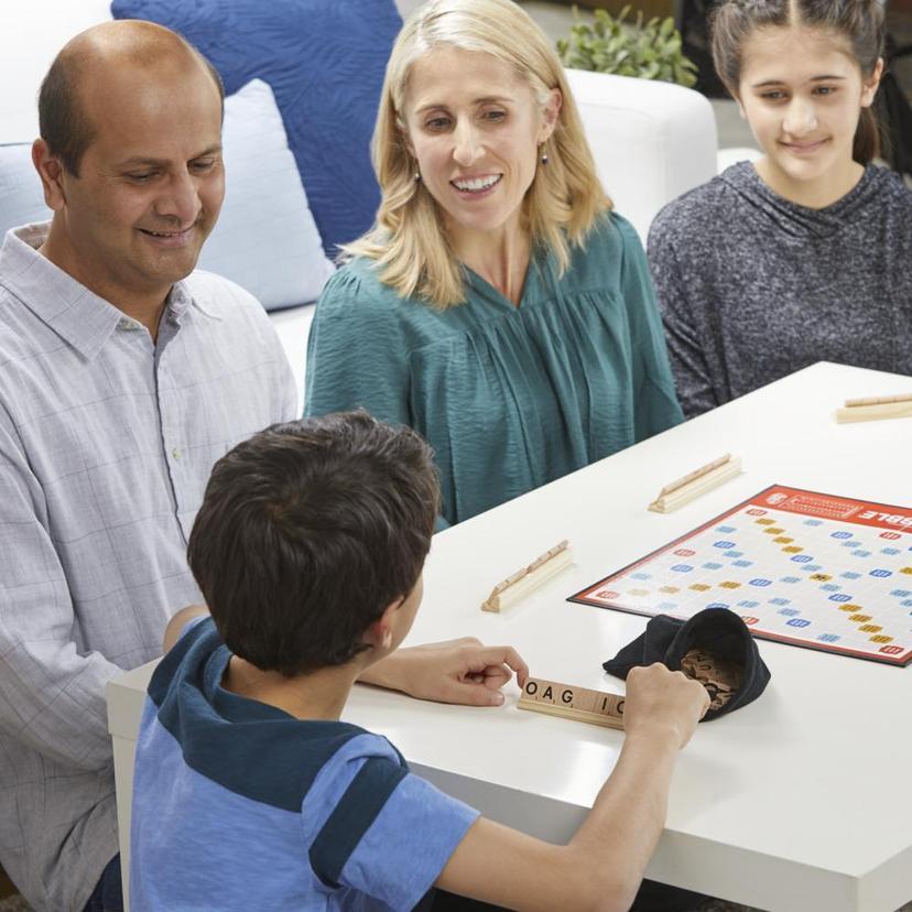 Jeu de plateau Scrabble, jeu de mots croisés classique pour enfants, à partir de 8 ans, jeu familial pour 2 à 4 joueurs product image 1