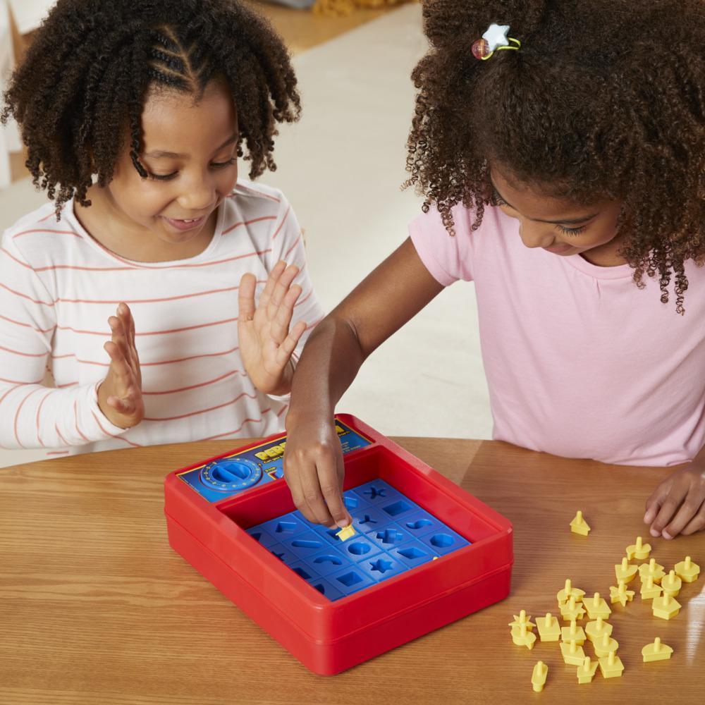 Jeu préscolaire Perfection pour enfants à partir de 5 ans, pièces et formes qui sautent, pour 1 joueur ou plus product thumbnail 1