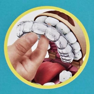 Play-Doh Cabinet dentaire pour enfants avec 8 pots de pâte à modeler atoxique aux couleurs assorties, dès 3 ans product thumbnail 1
