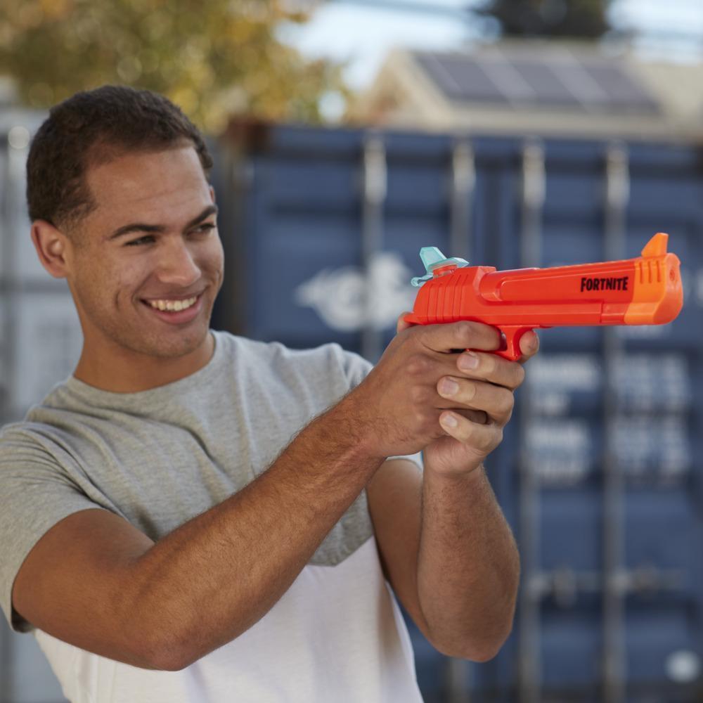 Nerf Super Soaker Blaster à eau Fortnite HC, jet d'eau puissant, jeux d'arrosage à l'extérieur pour ados et adultes product thumbnail 1