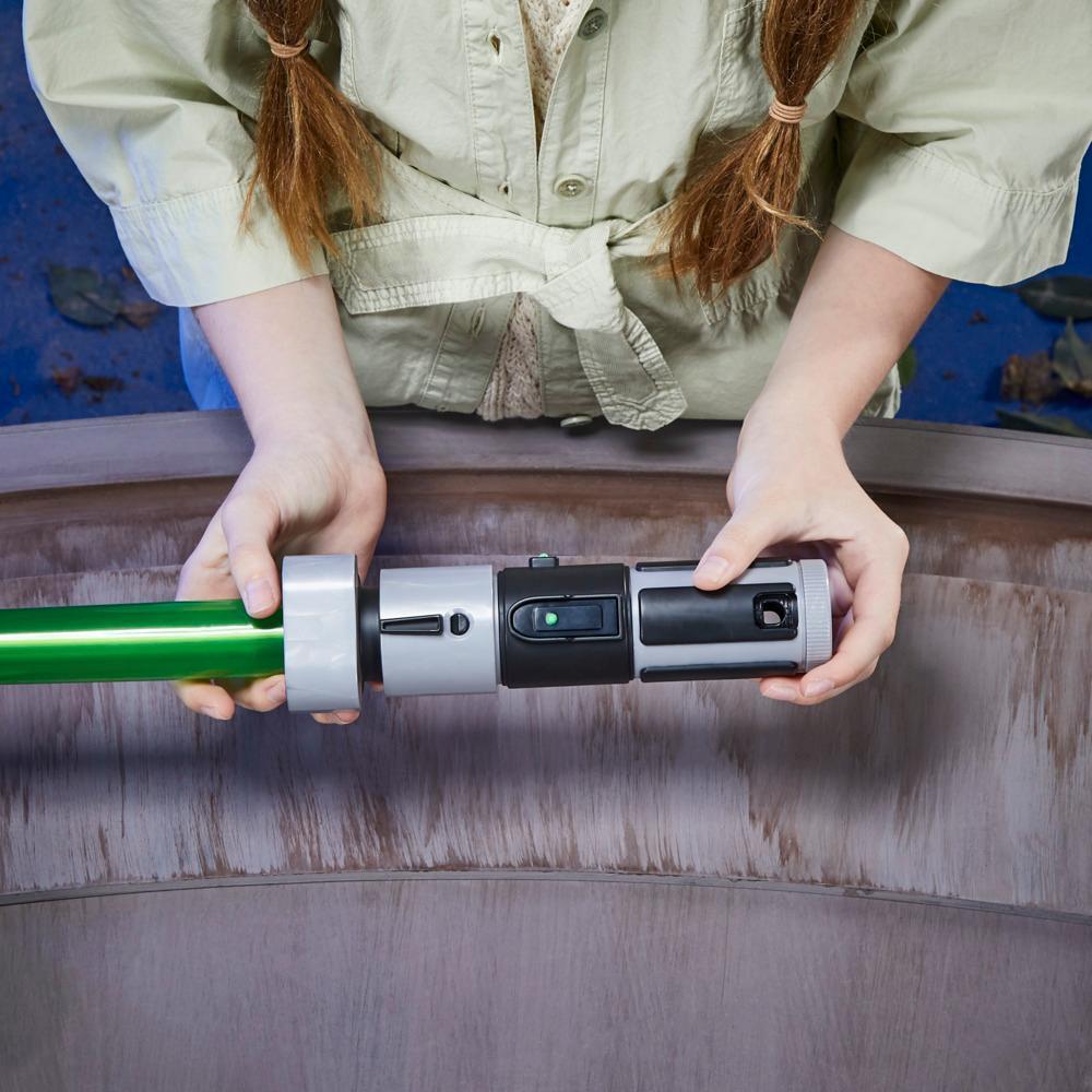 Star Wars Lightsaber Forge Yoda, jouets lumineux, jouets Star Wars pour enfants product thumbnail 1