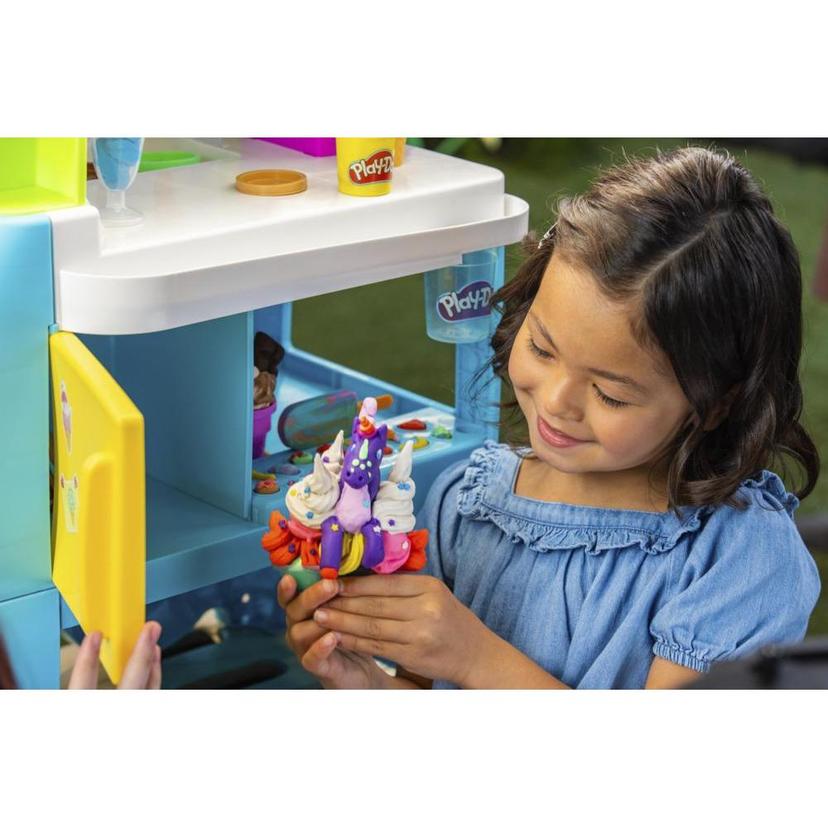 Play-Doh Kitchen Creations, Super camion de glace géant, inclut 37  accessoires, 14 pots de pâte à modeler, sons réalistes
