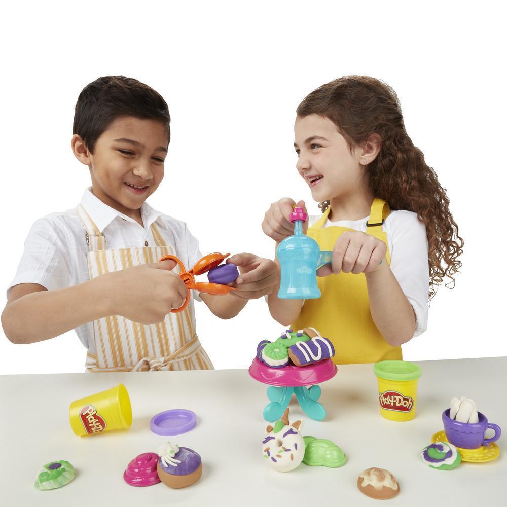 Play-Doh Kitchen Creations Delightful Donuts Set with 4 Colors product thumbnail 1