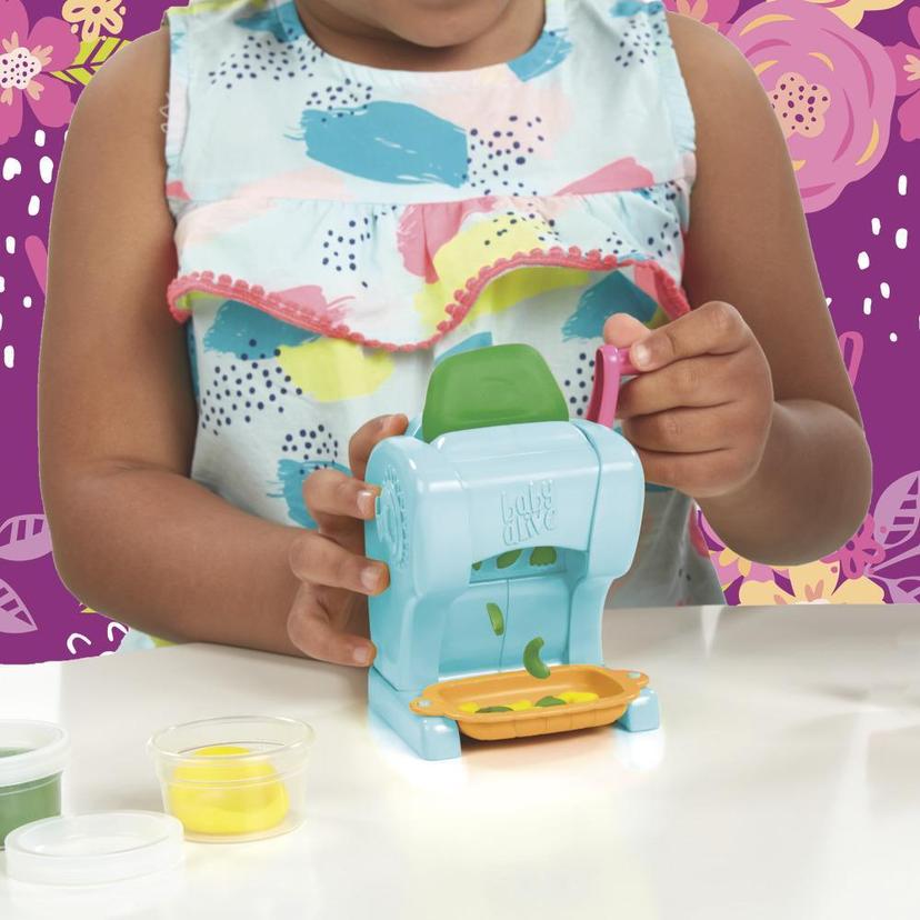 Baby Alive Snackin’ Shapes: ตุ๊กตาเบบี้ ดอลล์ที่สามารถทานอาหารและอึได้ มีอุปกรณ์เสริมรวมด้วยเครื่องทำพาสตา อาหารตุ๊กตาที่นำกลับมาใช้ใหม่ได้ ตุ๊กตาสำหรับเด็กหญิงและเด็กชายอายุ 3 ปีขึ้นไป product image 1