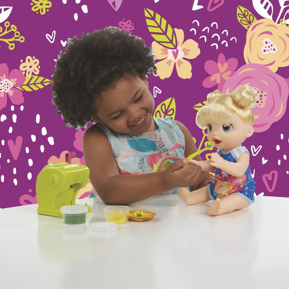 Baby Alive Snackin’ Shapes: ตุ๊กตาเบบี้ ดอลล์ที่สามารถทานอาหารและอึได้ มีอุปกรณ์เสริมรวมด้วยเครื่องทำพาสตา อาหารตุ๊กตาที่นำกลับมาใช้ใหม่ได้ ตุ๊กตาสำหรับเด็กหญิงและเด็กชายอายุ 3 ปีขึ้นไป product thumbnail 1