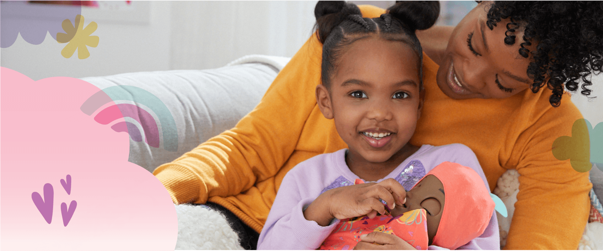 Enfant qui joue avec une poupée Baby Alive