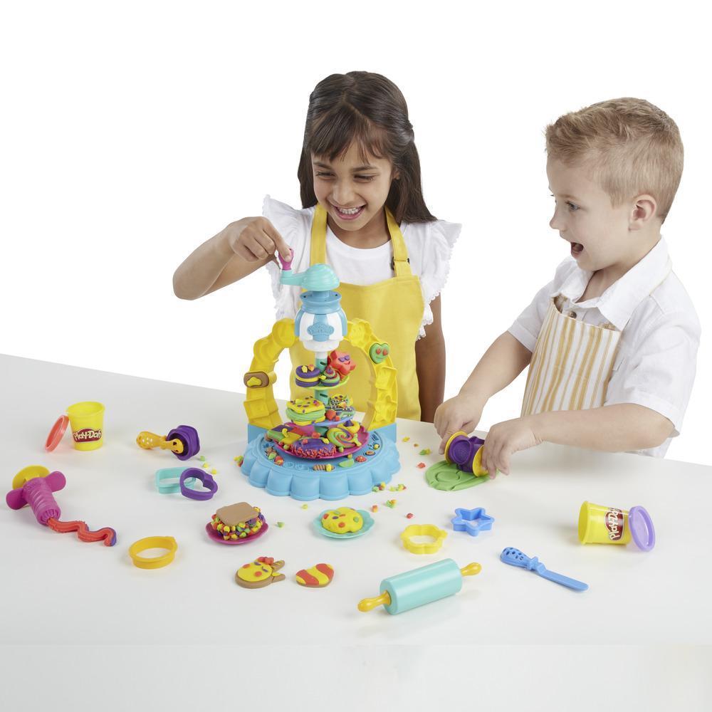 Play-Doh Kitchen Creations Sprinkle Cookie Surprise Play Food Set with 5 Non-Toxic Play-Doh Colours product thumbnail 1