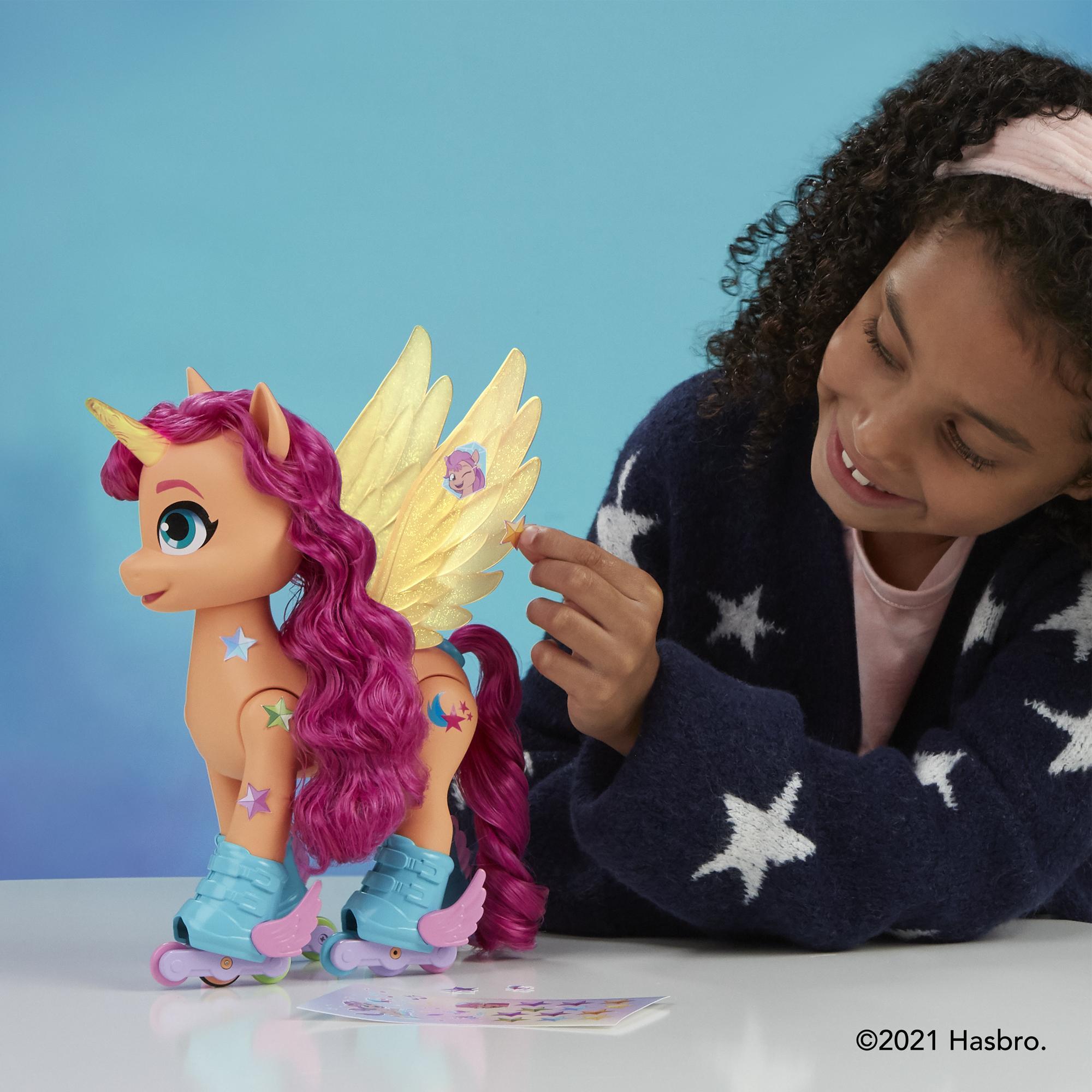 My Little Pony: A New Generation Sing 'N Skate Sunny Starscout product thumbnail 1